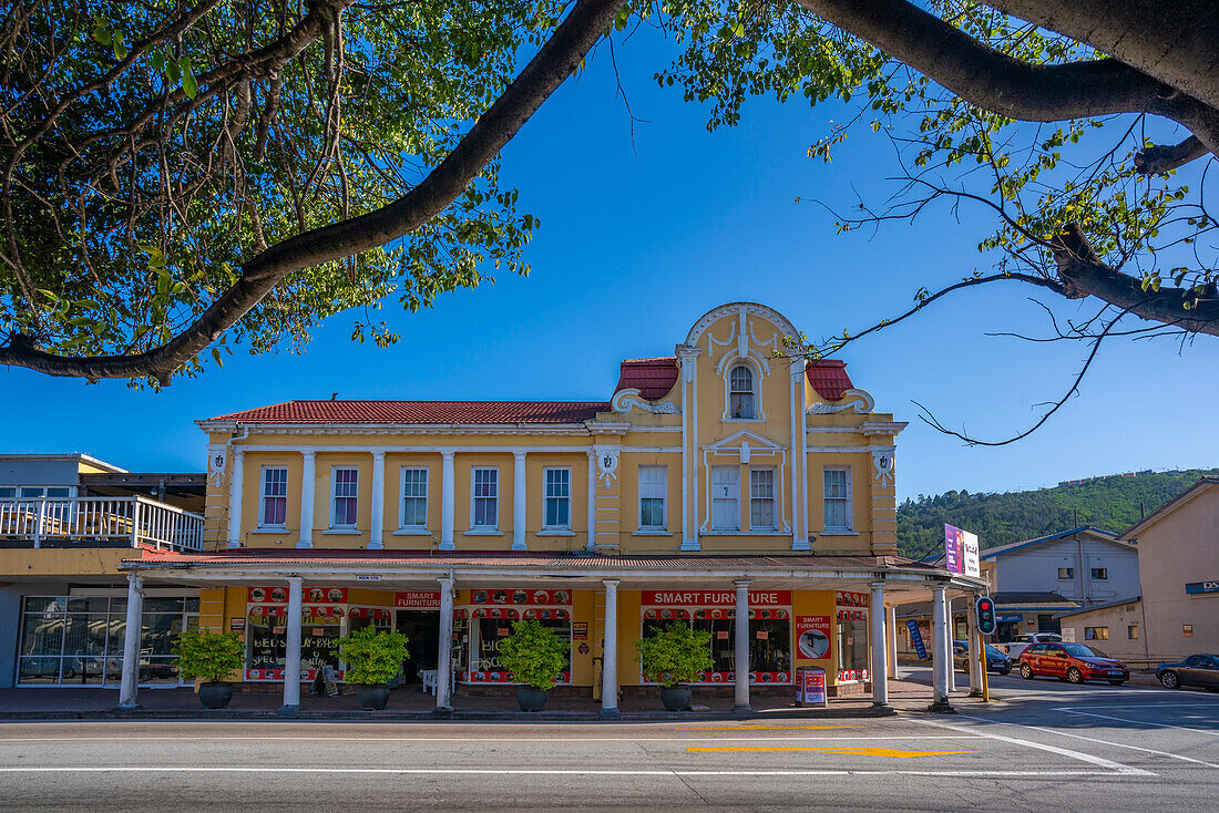 Blick auf bunte Architektur, Knysna Central, Knysna, Westkap, Südafrika, Afrika