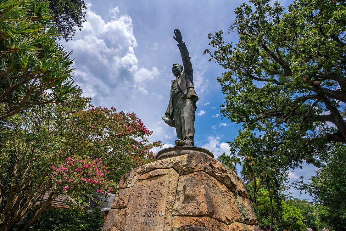 Blick auf die Statue von Cecil John Rhodes im Company's Garden, Kapstadt, Westkap, Südafrika, Afrika