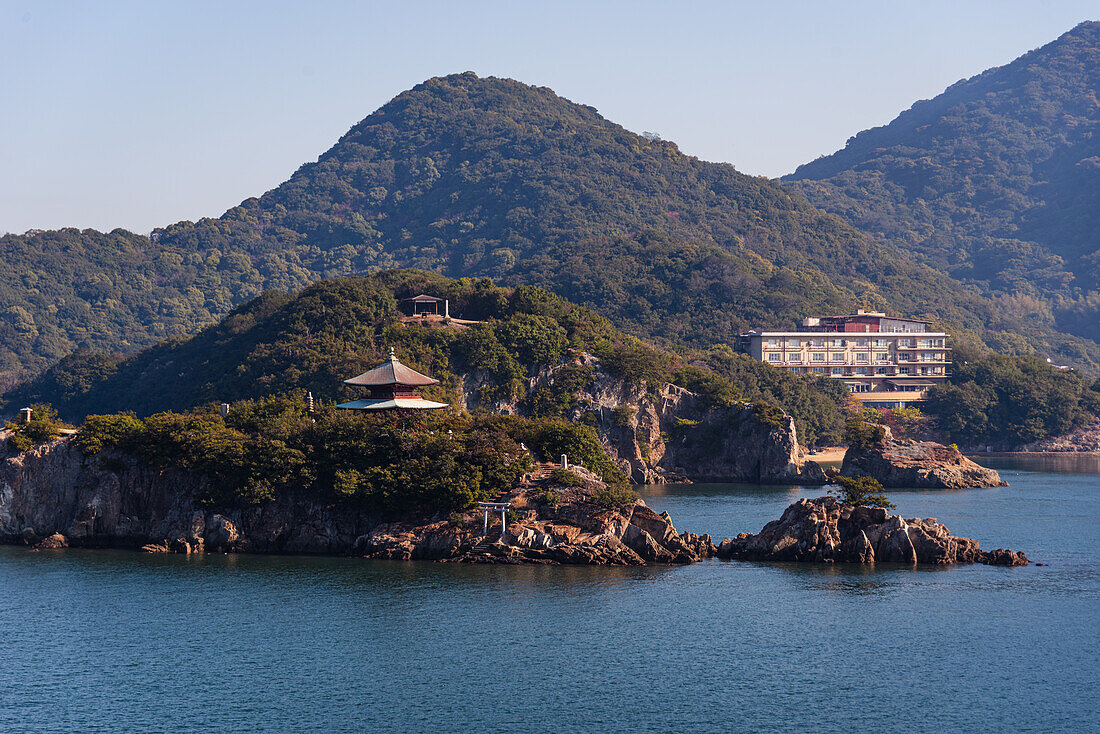 Small islands with temples in the bay of Tomonoura, Benten Island, Tomonoura, Honshu, Japan, Asia