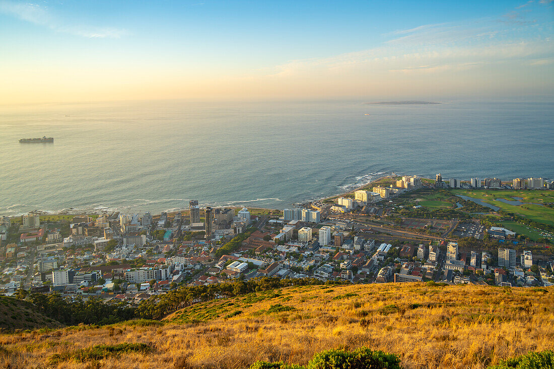 Blick auf Sea Point in Kapstadt vom Signal Hill bei Sonnenuntergang, Kapstadt, Westkap, Südafrika, Afrika