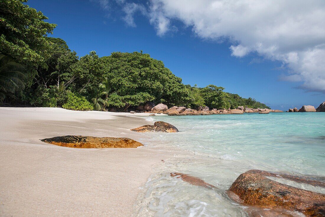 Seychellen, Insel Praslin, Strand Anse Lazio und Granitfelsen