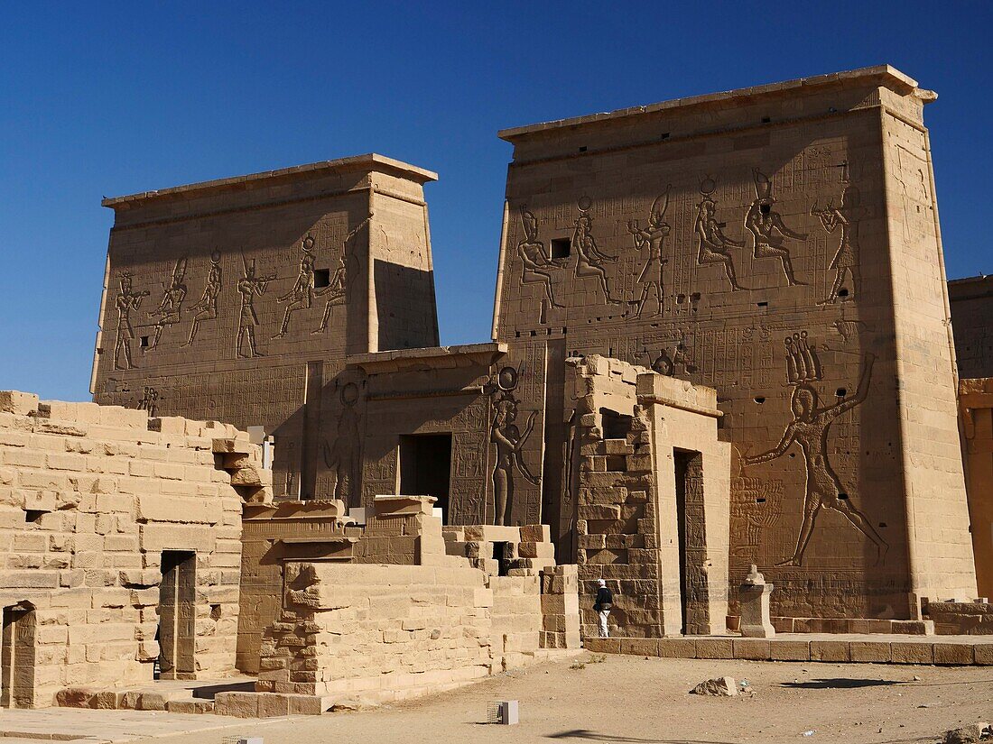 Ägypten, Oberägypten, Nubien, Niltal, Assuan, Agilka-Insel, Der Pylon am Eingang des Philae-Tempels, UNESCO-Weltkulturerbe, der Tempel der Isis