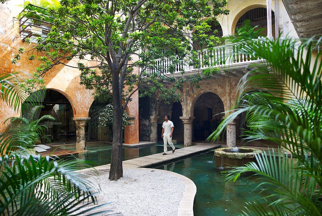 Kolumbien, Departamento Bolivar, Cartagena, von der UNESCO zum Weltkulturerbe erklärt, Innenhof des Kolonialhotels Casa Pombo