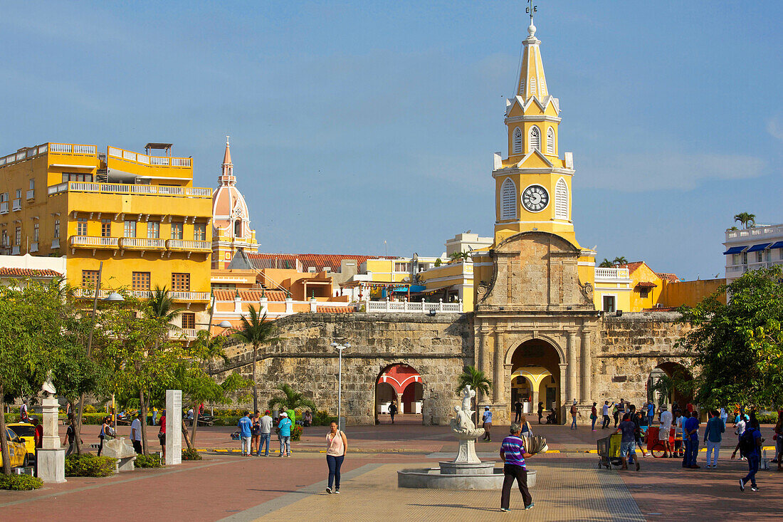 Kolumbien, Departamento Bolivar, Cartagena, von der UNESCO zum Weltkulturerbe erklärt, Puerta del Reloj und sein Uhrenturm, Tor zur alten Kolonialstadt