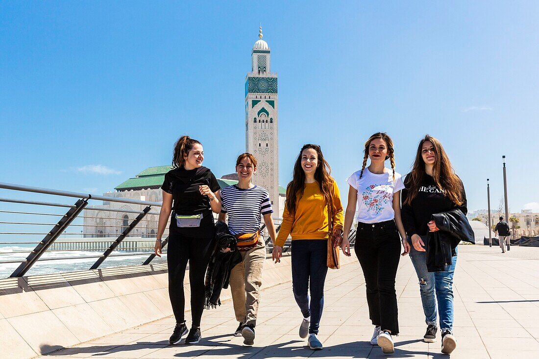 Morocco, Casablanca, parvis of the Hassan II mosque, students on a walk