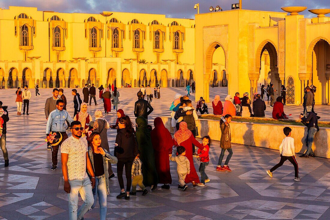 Marokko, Casablanca, der Vorplatz der Hassan-II-Moschee