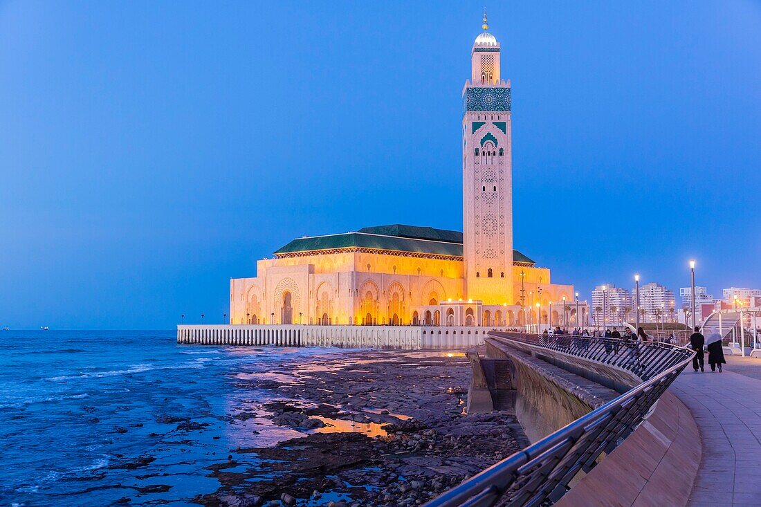 Marokko, Casablanca, der Vorplatz der Hassan-II-Moschee