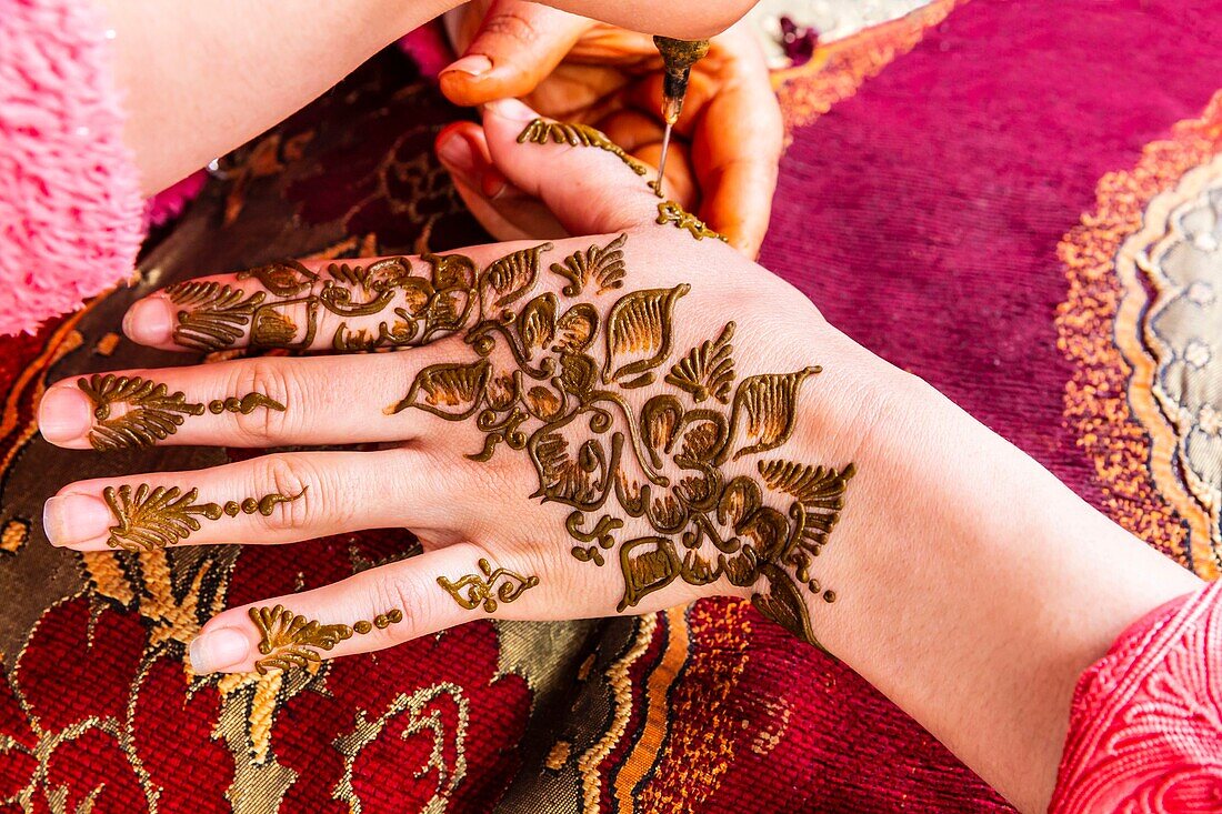 Morocco, Casablanca, Habous district, hand drawn with henna