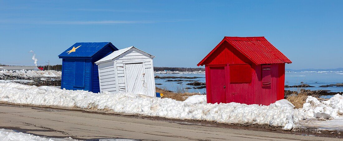 Canada, province du Nouveau-Brunswick, la région Chaleur, la baie des Chaleurs, es cabanes colorées de pêcheurs aux couleurs de l'Acadie du quai de Petit-Rocher