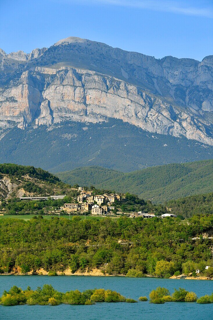 Spain, Aragon, Huesca province, Pirineos Aragonaises, Ainsa, Mediano Lake