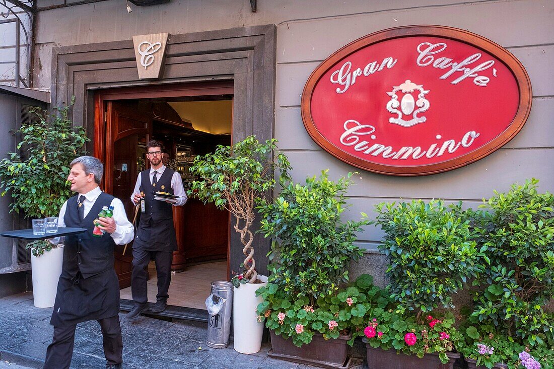 Italien, Kampanien, Neapel, historisches Zentrum, von der UNESCO zum Weltkulturerbe erklärt, Via Gaetano Filangieri, Gran Caffe Cimmino