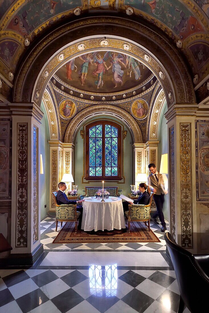 Italien, Toskana, Florenz, von der UNESCO zum Weltkulturerbe erklärt, Palazzo Della Gherardesca, 5-Sterne-Palast Four Seasons Hotel Firenze, romantisches Abendessen in der Kardinalskapelle