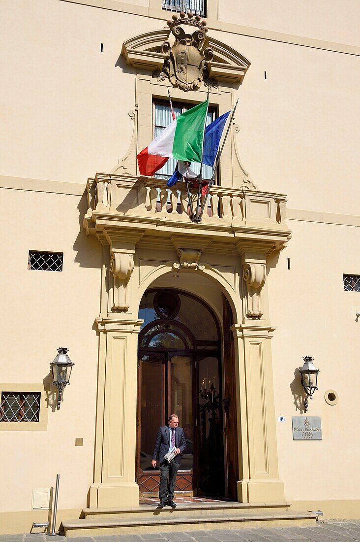 Italien, Toskana, Florenz, von der UNESCO zum Weltkulturerbe erklärt, Palazzo Della Gherardesca, 5-Sterne-Palast Four Seasons Hotel Firenze, Straßeneingang