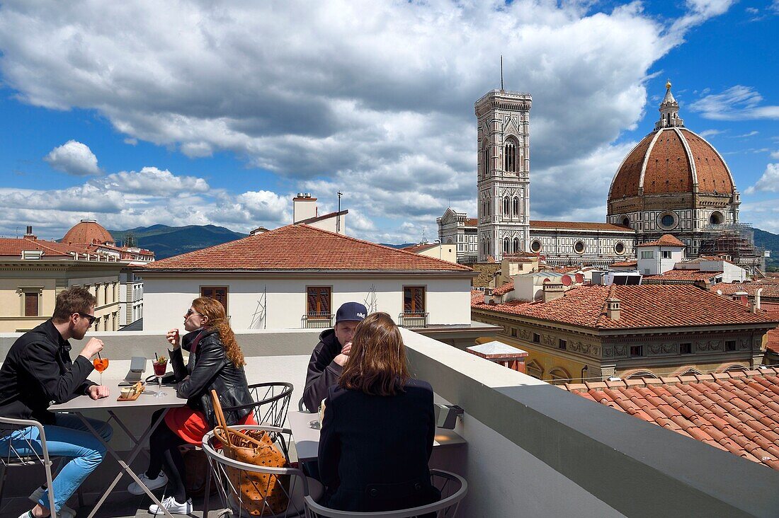 Italien, Toskana, Florenz, von der UNESCO zum Weltkulturerbe erklärt, Blick von der Terrasse des Rinascente auf den Dom Santa Maria del Fiore (Duomo)