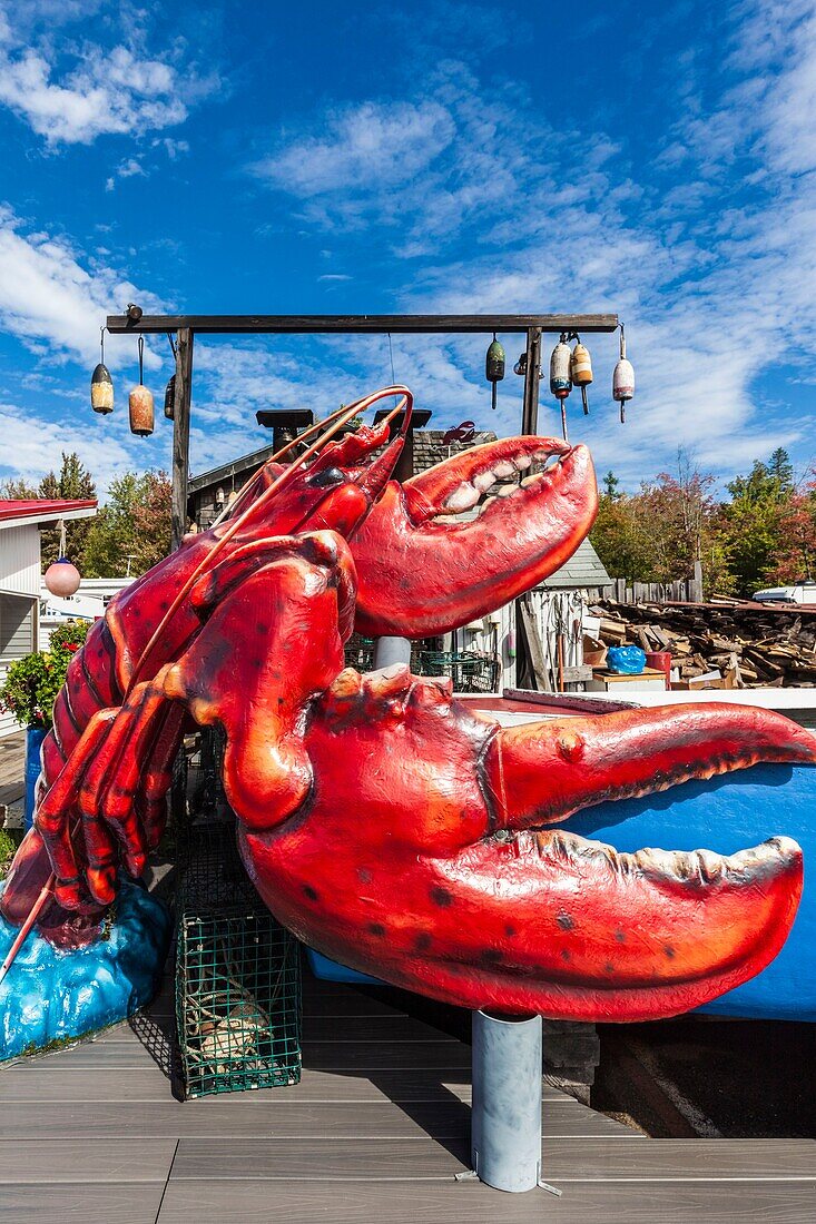 Vereinigte Staaten, Maine, Ellsworth, Wilbur The Lobster, riesige Hummerskulptur