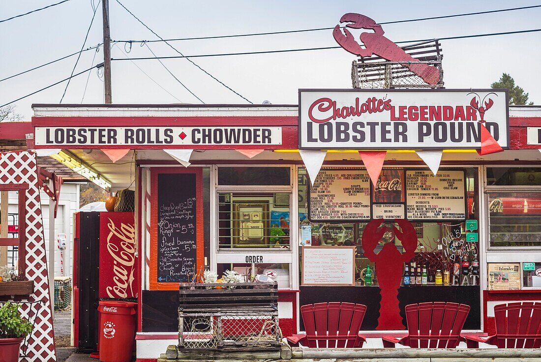 United States, Maine, Mt. Desert Island, Southwest Harbor, Charlotte's Lobster Pound, traditional seasfood restaurant