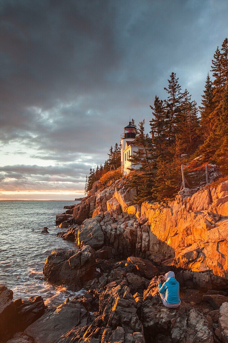 United States, Maine, Mt. Desert Island, Acadia National Park, Bass Harbor, Bass Harbor Head Lighthouse, autumn, dusk