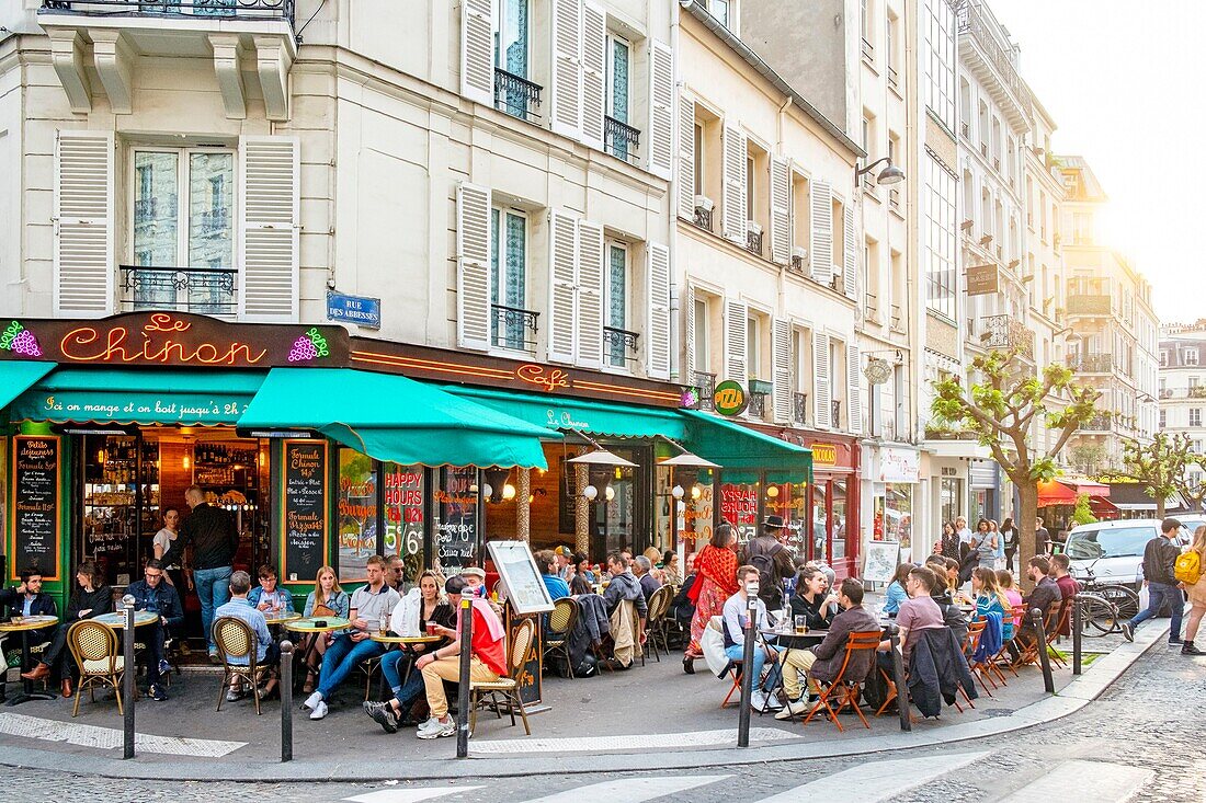 Frankreich, Paris, Montmartre-Viertel, Café in der Rue des Abbesses, Le Chinon cafe