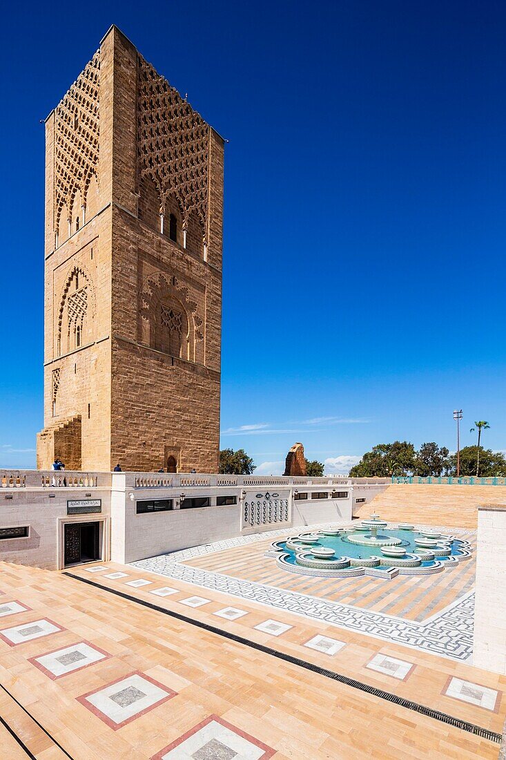 Marokko, Rabat, von der UNESCO zum Weltkulturerbe erklärt, Esplanade der Moschee von Yacoub el Mansour, der Hassan-Turm