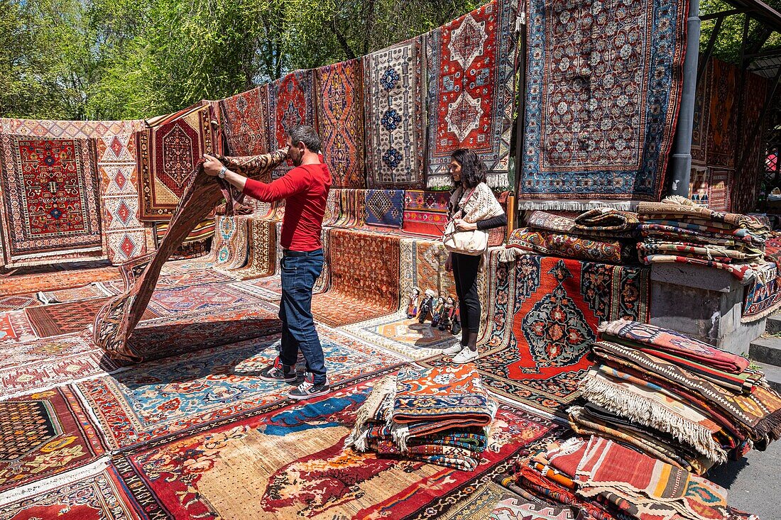 Armenia, Yerevan, the Vernissage, open-air exhibition-market functioning on the weekends