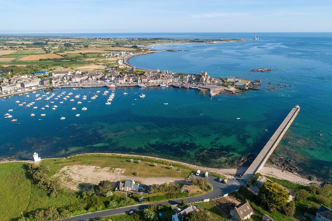 Frankreich, Manche, Cotentin, Barfleur, beschriftet mit Les Plus Beaux Villages de France (Die schönsten Dörfer Frankreichs), der kleine Fischerhafen