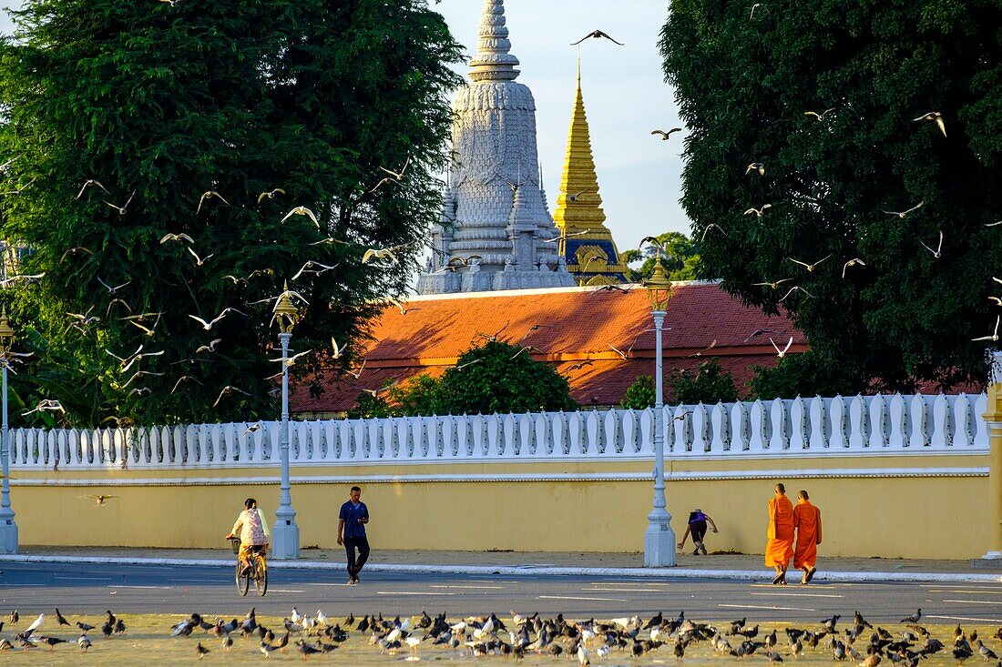 Cambodia, Phnom Penh, the Royal Palace, residence of the King of Cambodia, built in 1860, inner wall