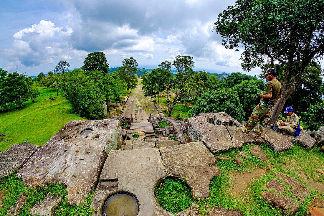 Kambodscha, Provinz Preah Vihear, Preah Vihear Tempel, auf der Welterbeliste der UNESCO, vom 9. bis 11. Jahrhundert, Polizisten am Tempel