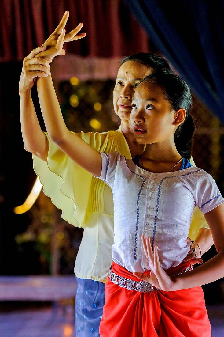 Cambodia, Phnom Penh, classic khmer dance, on the immaterial heritage list of UNESCO, NGO school Apsara Art Association, dancers