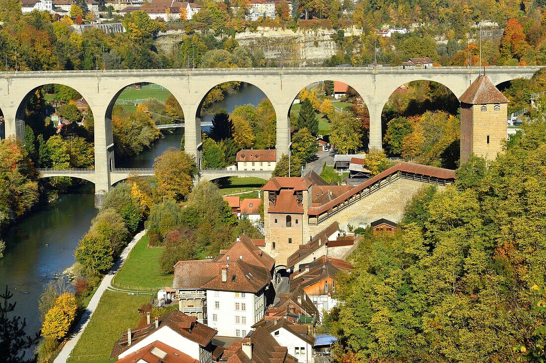 Switzerland, Canton of Fribourg, Fribourg, Sarine River (Saane River) banks, Gotteron tower gate and Zaehringen Bridge