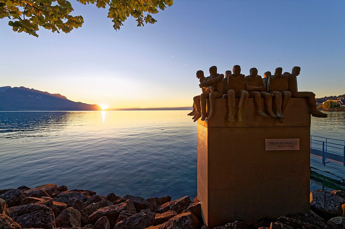 Suisse, Canton of Vaud, Lake Geneva, Montreux, Geneva lake banks, Montreux waterfront, Let's all go to Mars, Sculpture by Stephen Hawking