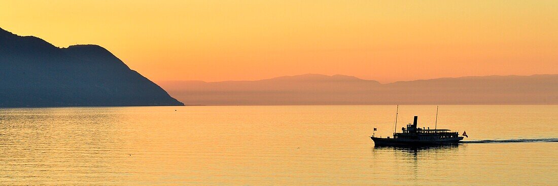 Schweiz, Kanton Waadt, Genfersee, Montreux, Vergnügungsschiff auf dem Leman-See