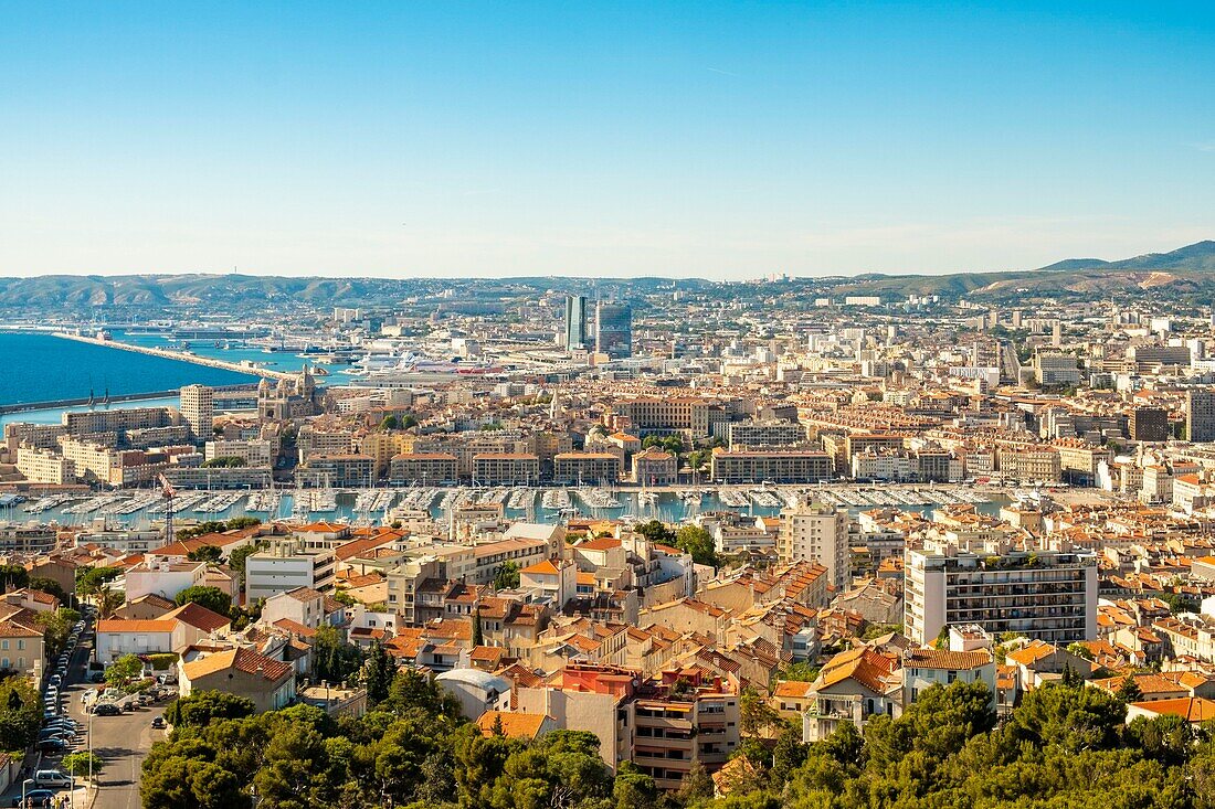 Frankreich, Bouches du Rhone, Marseille, Blick auf den Vieux Port (Alter Hafen) von Notre Dame de la Garde