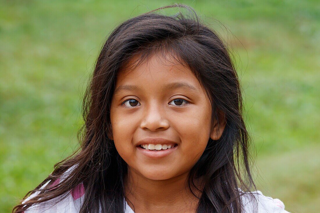 Mexico, Chiapas state, Las Guacamayas, a little Lacandon girl portrait