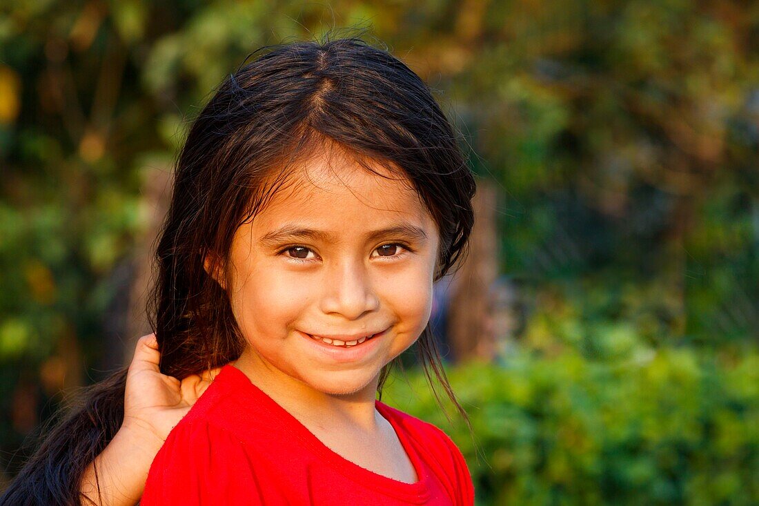 Mexico, Chiapas state, Las Nubes, a little girl portrait