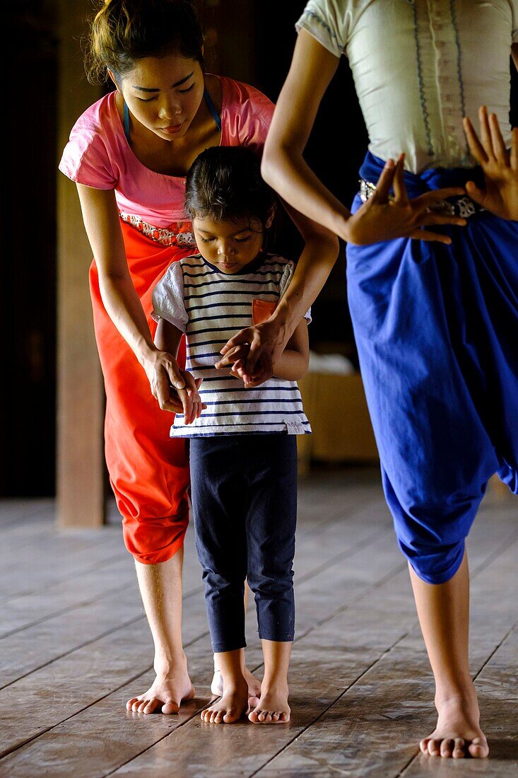 Kambodscha, Phnom Penh, klassischer Khmer-Tanz, steht auf der Liste des immateriellen Kulturerbes der UNESCO, NGO-Schule Apsara Art Asociation, Tänzerinnen