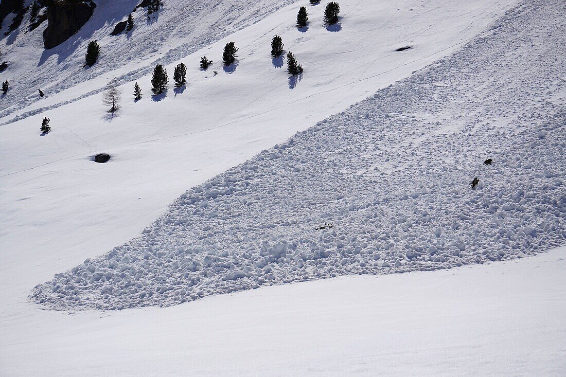 Schweiz, Kanton Wallis, Val d'Herens, Dorf Evolene, Lawinenabgang bei Arolla