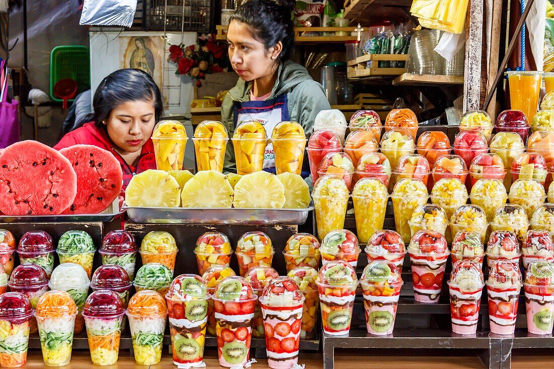 Mexico, Michoacan state, Patzcuaro, fruit salade at the market