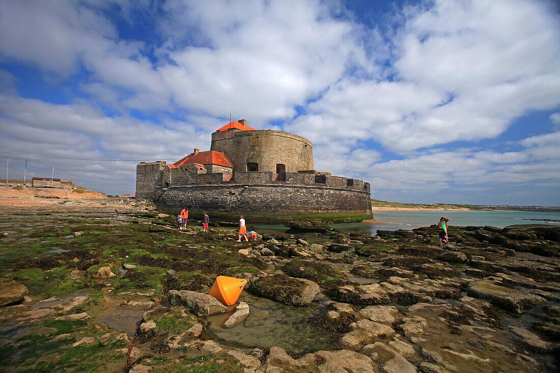 France, Pas de Calais, Ambleteuse, Fort Mahon, built under Louis XIV, is a historical monument