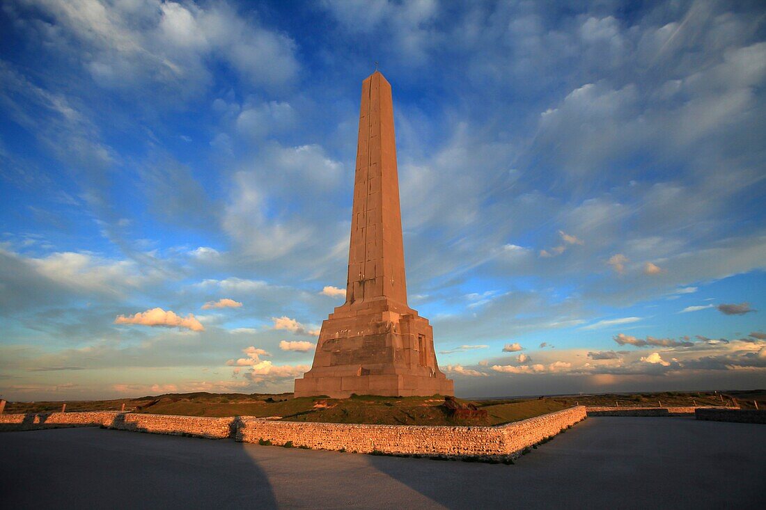 France, Pas de Calais, Escalles, Walk on the trails of Cape Blanc Nez, label Great sites of France, at the top we find the monument shaped obelisk, named the Dover Patrol