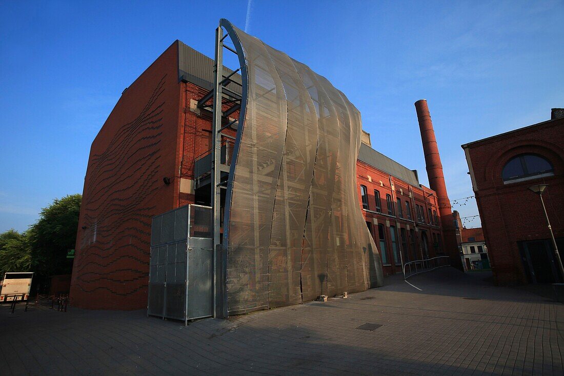 Frankreich, Nord, Lille, Wazemmes, Backstein- und Stahlfassade des Maison Folie