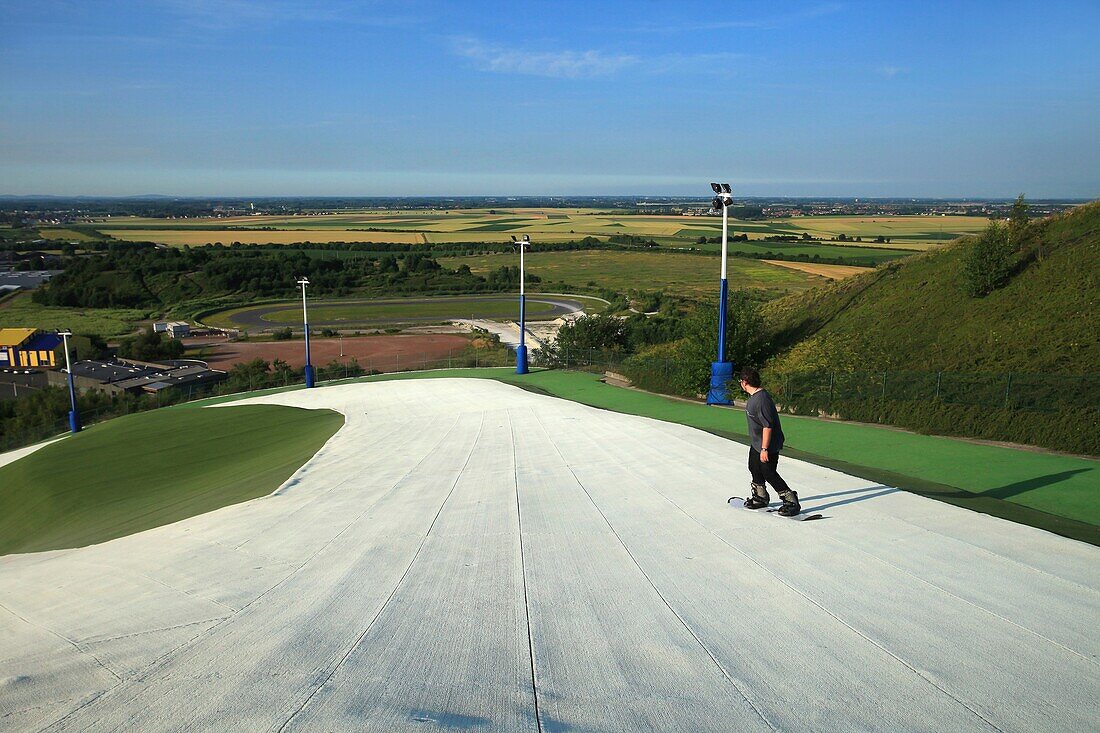 France, Pas de Calais, Noeux les Mines, Loisinord, terril reconverted, Loisinord: offer skiing summer and winter on the synthetic tracks