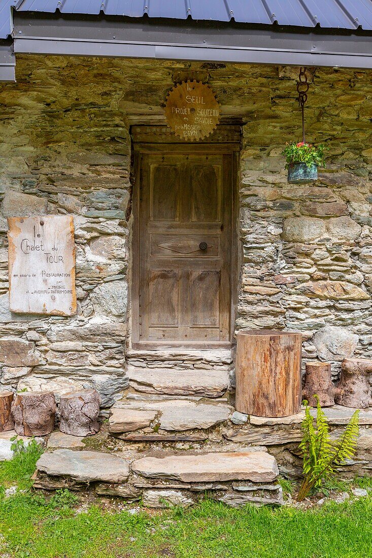 Frankreich, Savoyen, Montsapey, das Chalet du Tour, ehemaliges alpines Gebäude aus der Mitte des 19. Jahrhunderts auf 1400 m Höhe an den Wegen von La Lauzière, das am Lotto des Kulturerbes 2018 teilnimmt