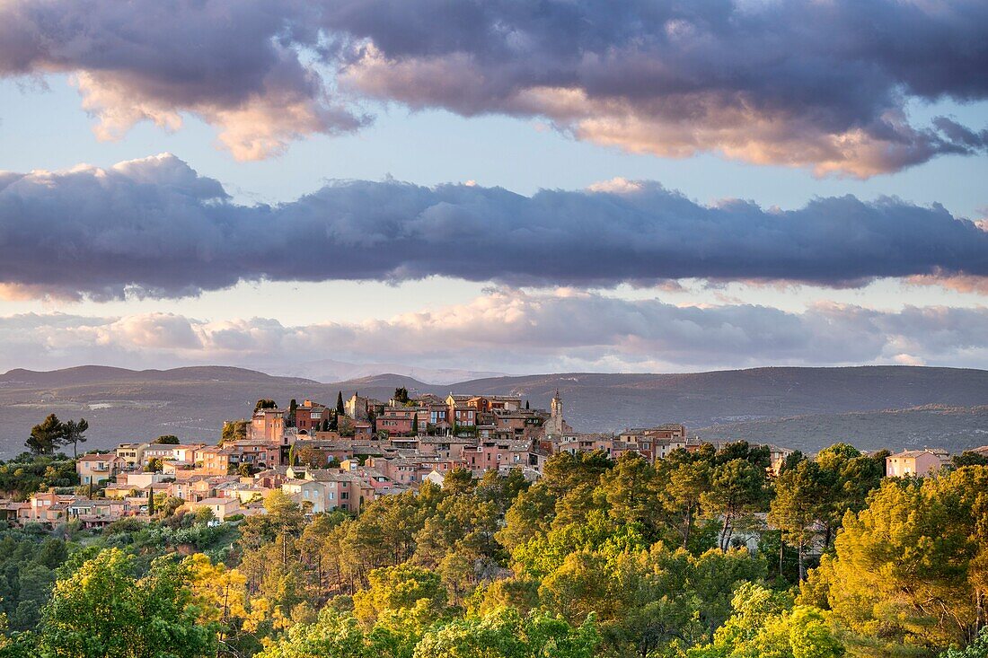 France, Vaucluse, regional natural park of Luberon, Roussillon, labeled the most beautiful villages of France