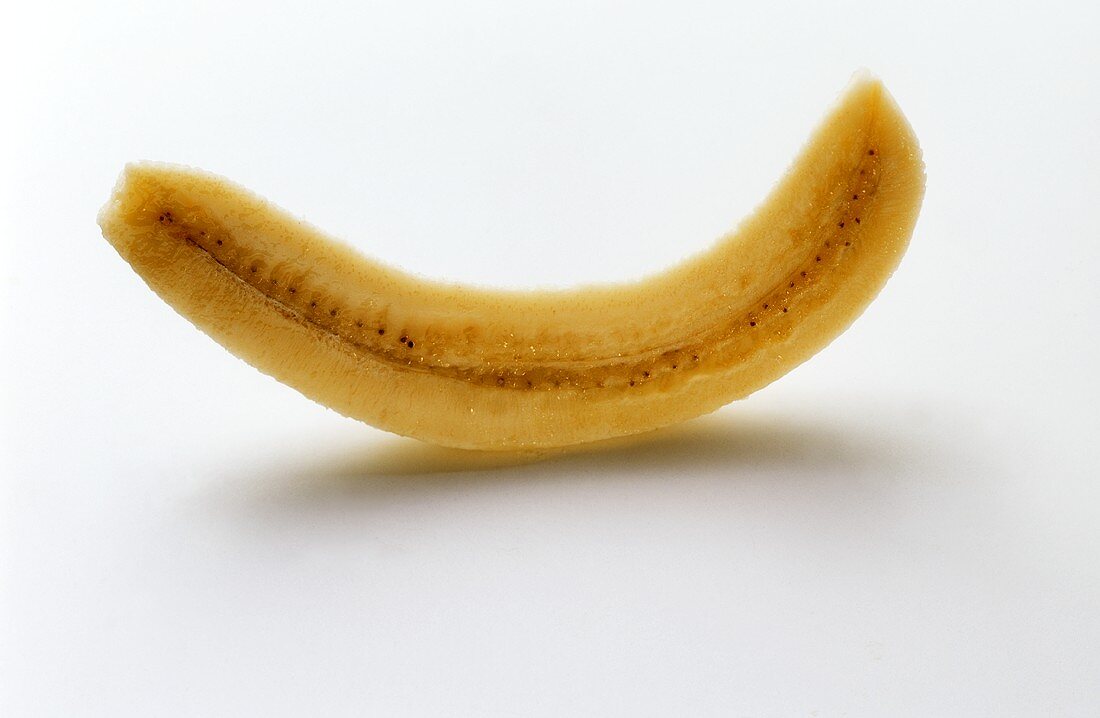 Längshälfte einer geschälten Banane