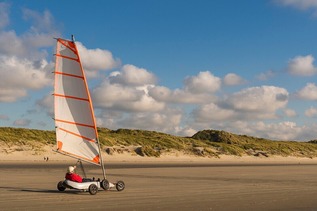 France, Somme, Marquenterre, Quend-Plage, The large sandy beaches of the windswept coast of Picardy are an ideal place for the practice of the sail-hauler