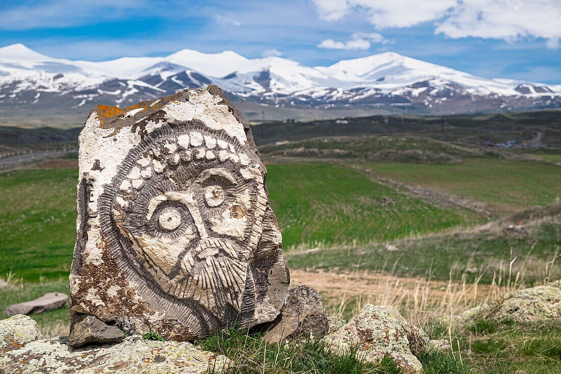 Armenien, Region Syunik, Sisian, prähistorische archäologische Stätte von Zorats Karer (oder Karahunj), das Zentrum ist eine Installation des armenischen Künstlers Ashot Avagyan