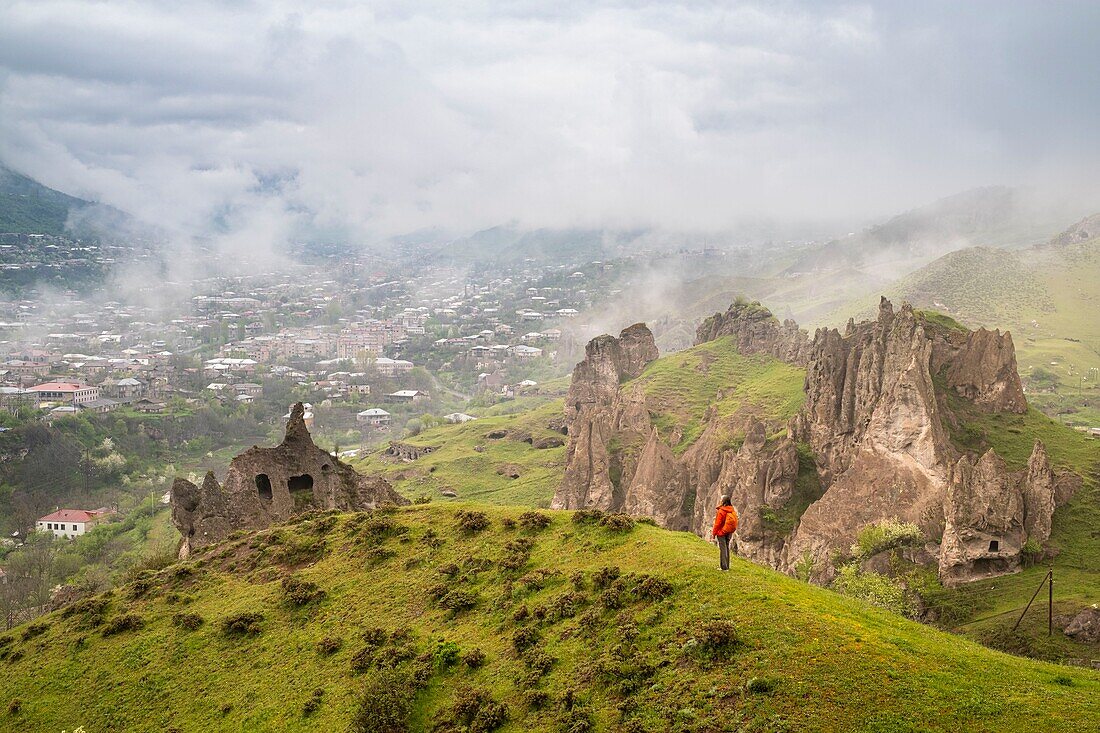 Armenien, Region Syunik, Goris, Alt-Goris, berühmt für seine alten Troglodyten-Behausungen in Feenkaminen