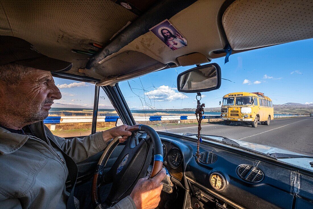 Armenien, Region Gegharkunik, Sewan, Taxifahrer