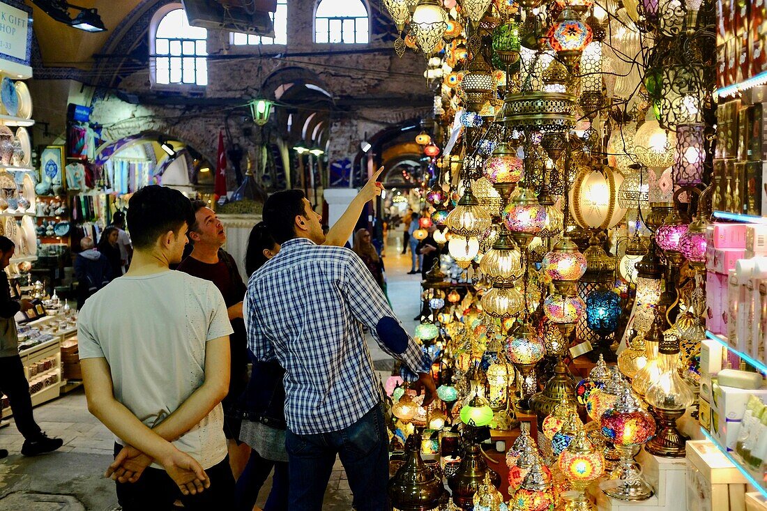 Türkei, Istanbul, historisches Zentrum, von der UNESCO zum Weltkulturerbe erklärt, Sultanahmet-Viertel, Großer Basar oder Kapali Carsi, Lampen