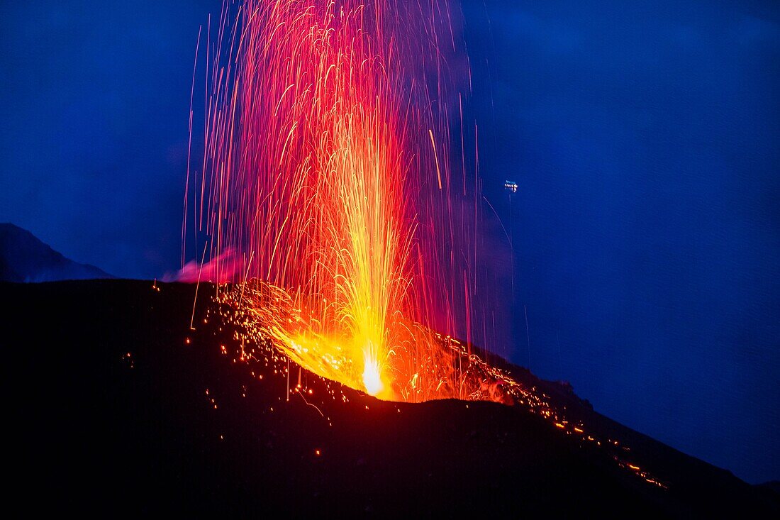 Italy, Sicily, Eolian Islands, Tyrrhenian sea, San Vincenzo, summit of Stromboli volcano 924 m, eruption of lava and projection of volcanic bombs from the central craters